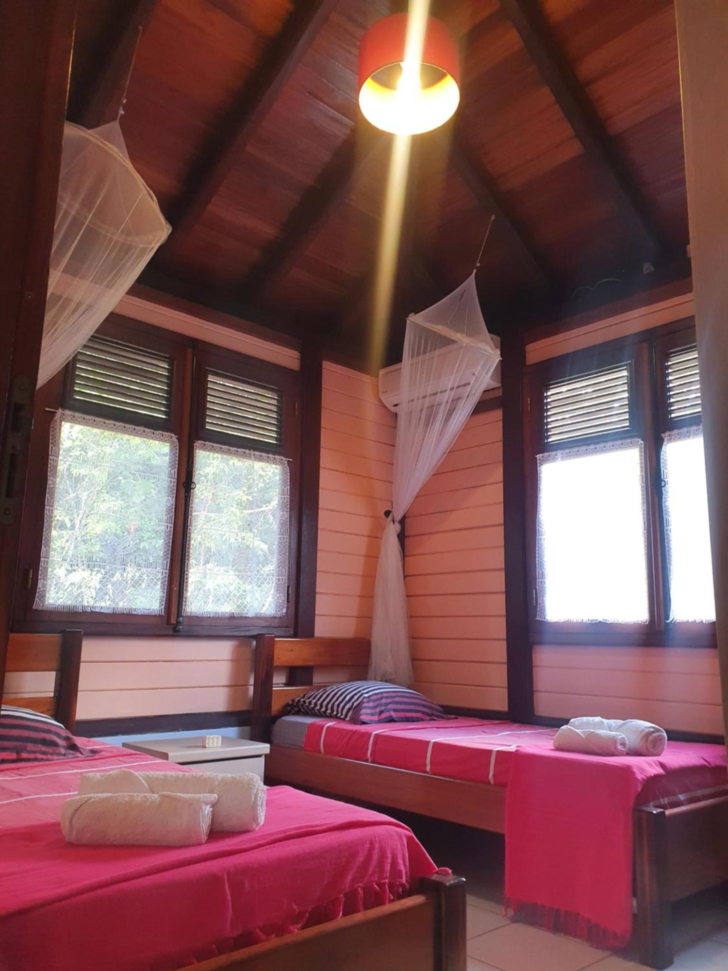 Cottage La Pointe Marine Deshaies Bagian luar foto